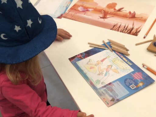 Niña en taller de Coloria