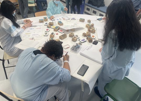 Taller de estampación en el hospital de La Paz